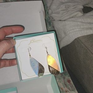 Nwt bloom box Earrings